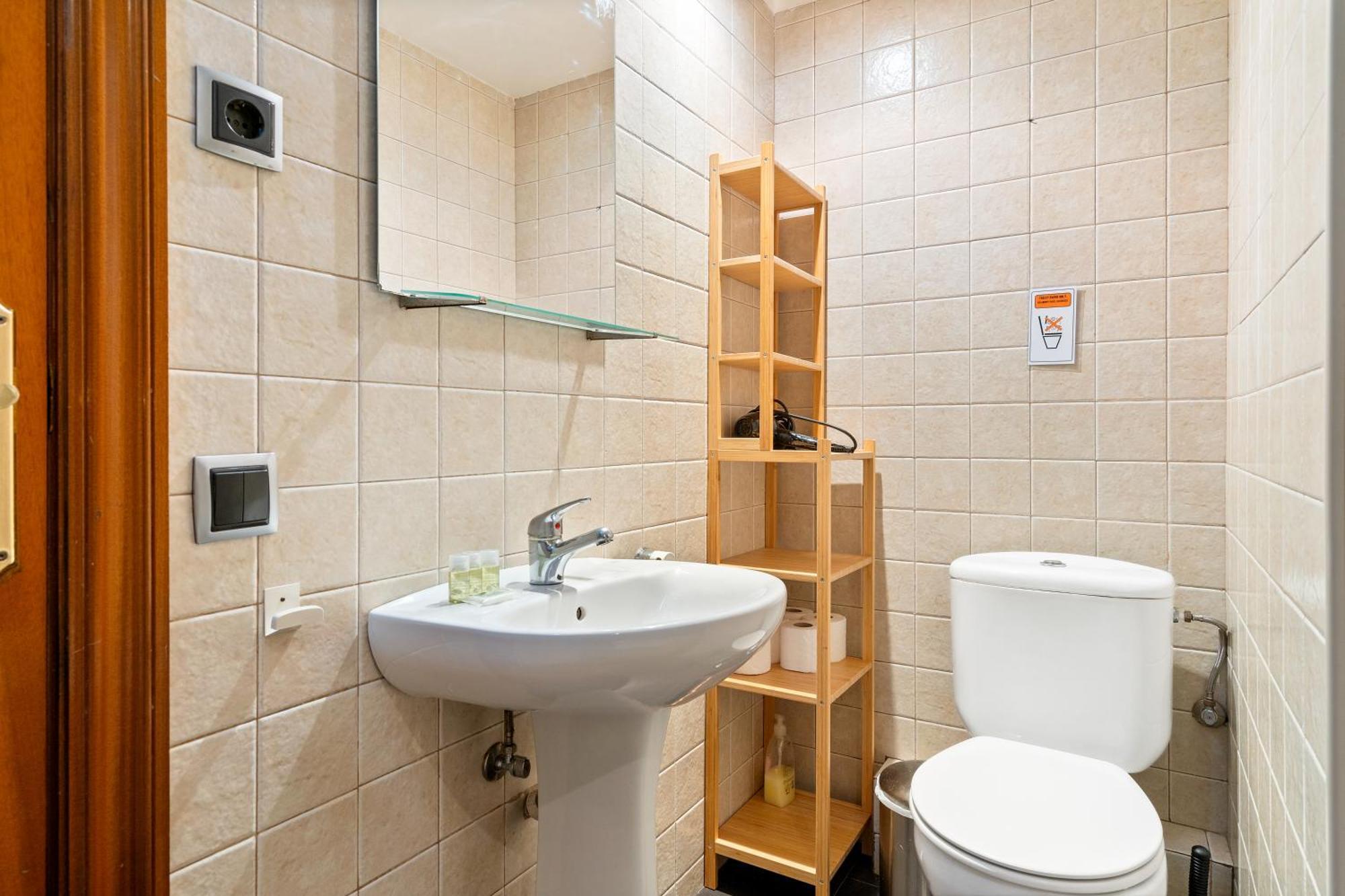 Appartement Chic 3Br Retreat With Private Terrace à Barcelone Extérieur photo