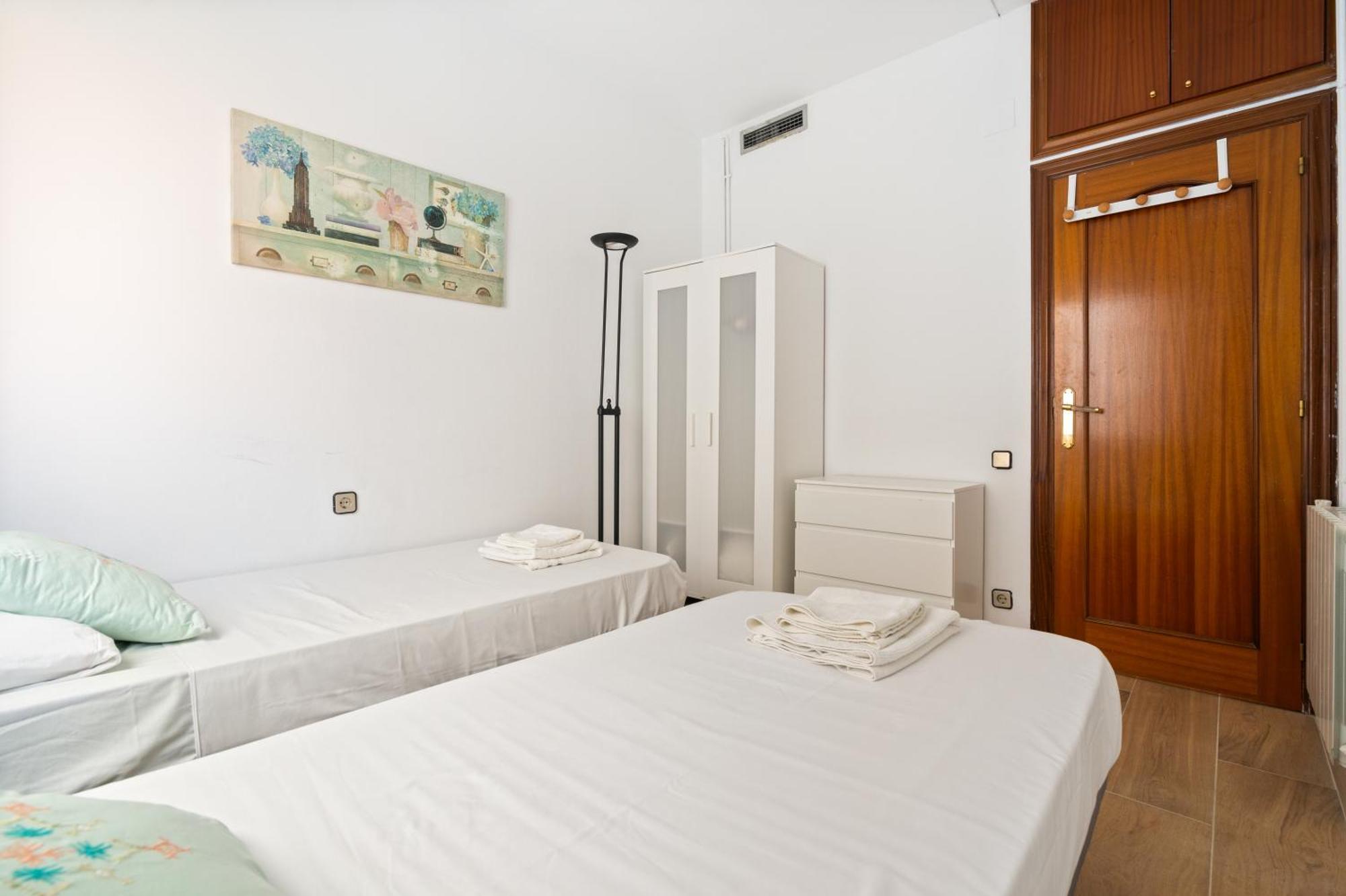 Appartement Chic 3Br Retreat With Private Terrace à Barcelone Extérieur photo
